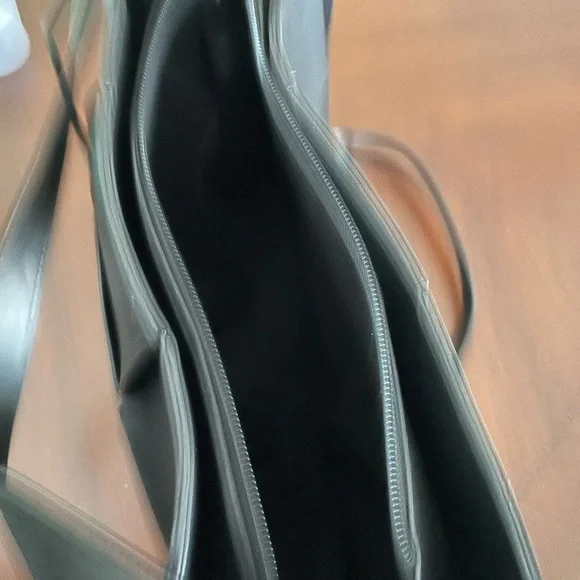 Expression NYC women’s black large wowen pattern Foux leather shoulder bag. - Picture 4 of 6